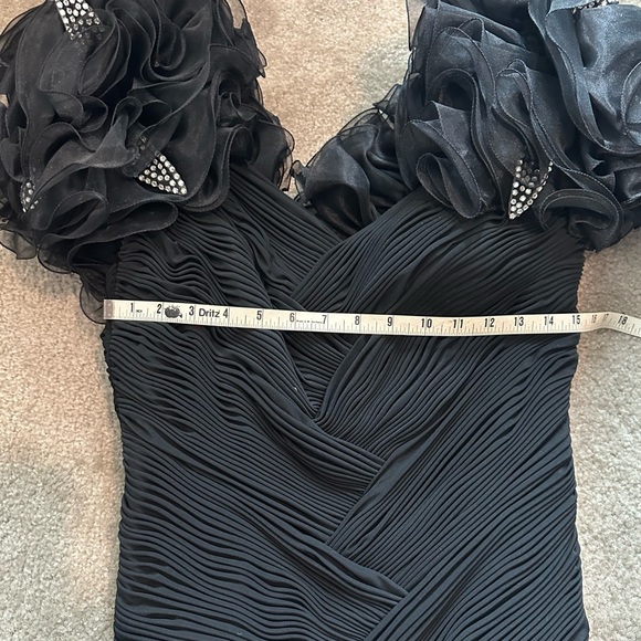 Long black dress, Rose Taft for Couture Fashions - Picture 3 of 7